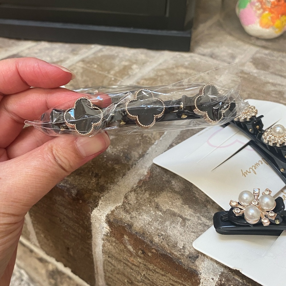 NEW LOT (4) HAIR CLIPS Pearls and Crystal Accents - Picture 5 of 5